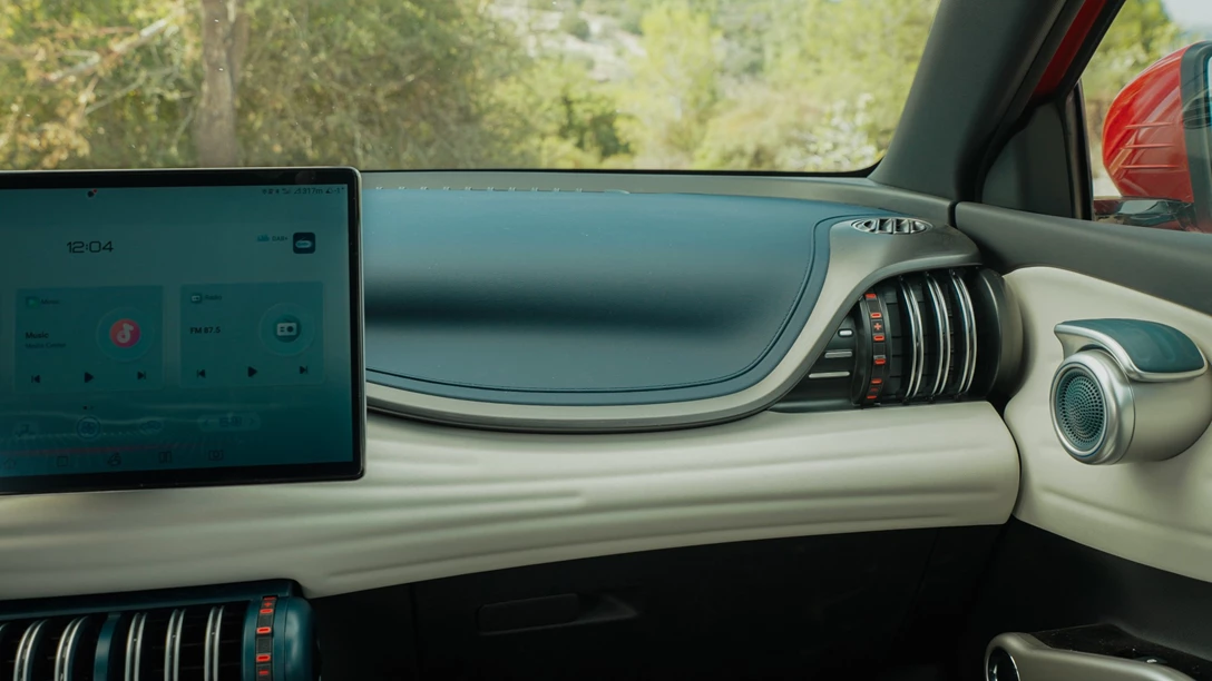 1672487-BYD ATTO 3.01_03_09_17.Still079 copy.jpg