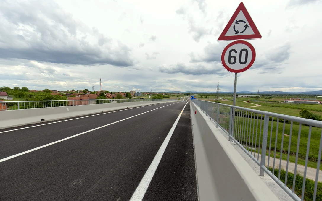 1685957-new-recently-built-highway-brcko-district-bosnia-herzegovina-min.jpg