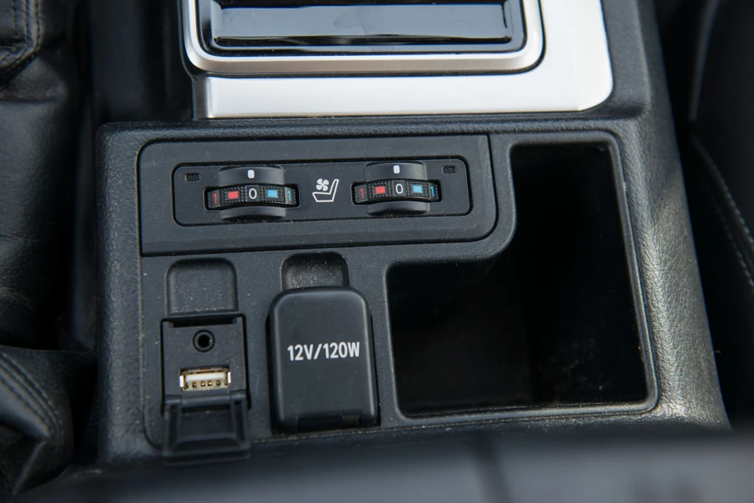 1601909-טויוטה לנד קרוזר 2018 (7).jpg