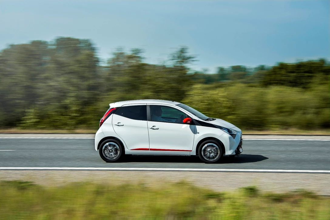 1597182-AYGO_White_008.JPG