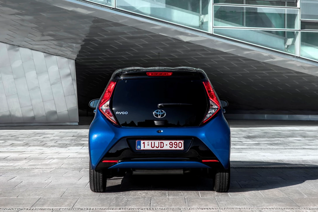 1597164-AYGO_Blue_032.JPG