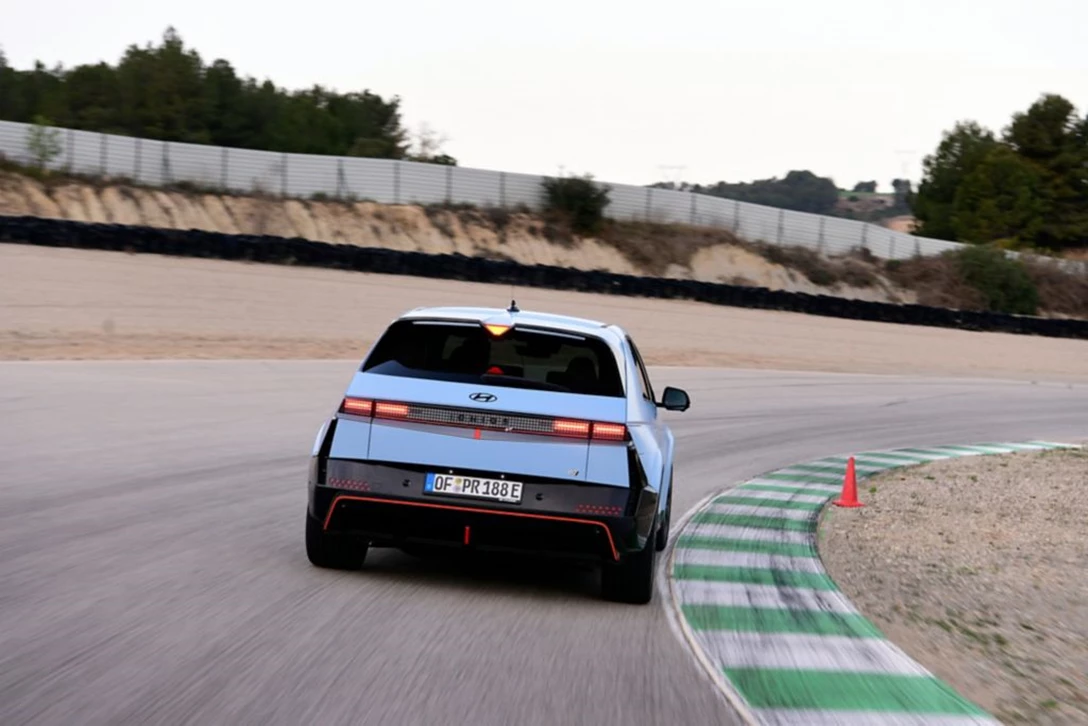 1694797-hyundai-ioniq-5-n-racetrack-0324-366_wid_1024_bfc_off.jpg