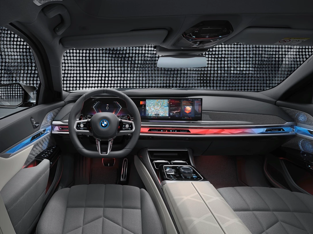 1660069-P90458839_highRes_the-new-bmw-m760e-xd.jpg