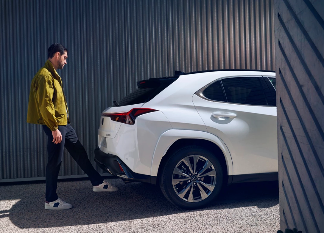 1695865-Lexus-UX-2024-02.jpg
