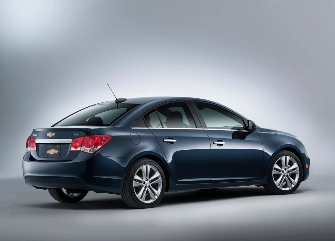 1689197-Chevrolet-Cruze-2015-02.jpg
