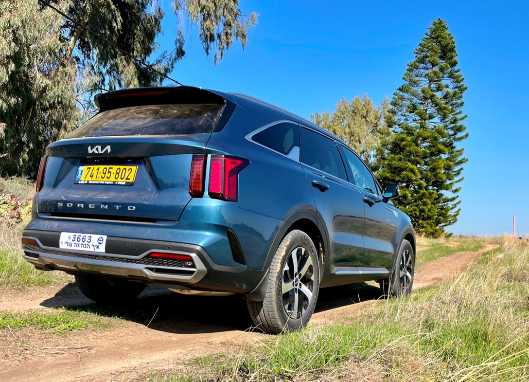1693275-Kia-Sorento-2024-03-BH.jpeg