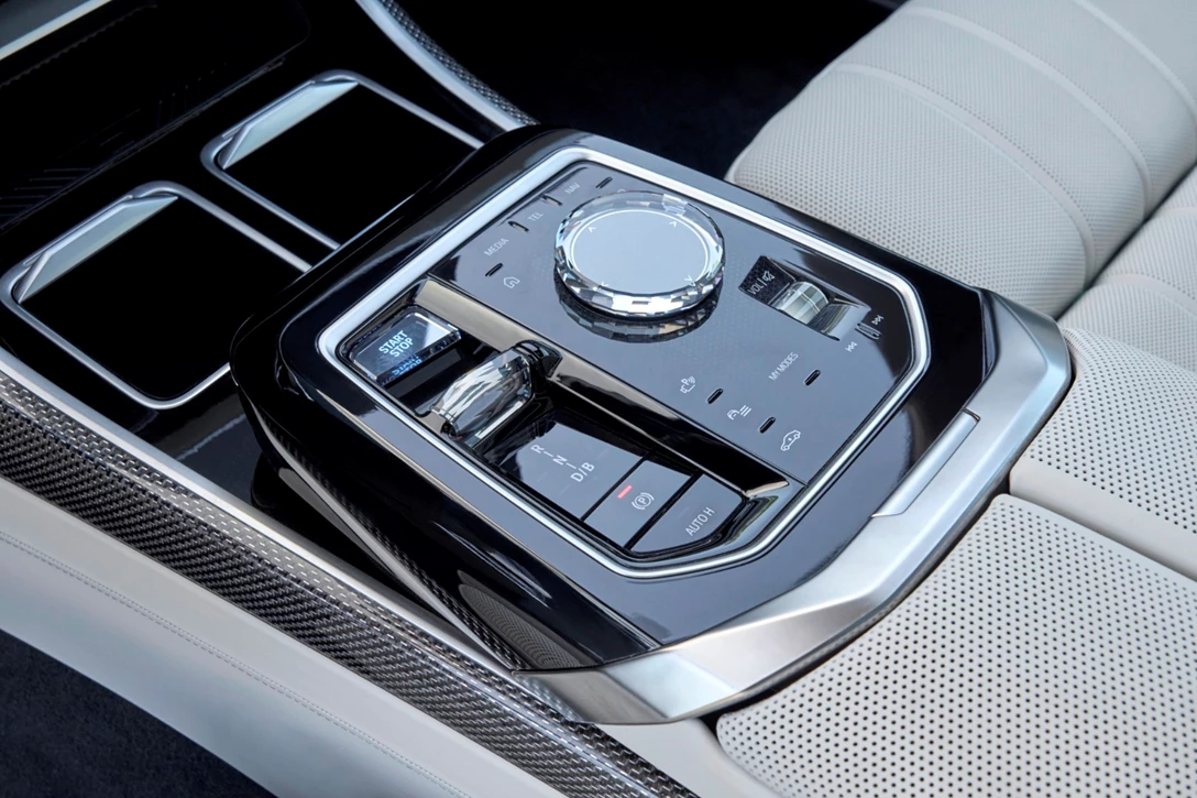 1670794-BMW_i7_xDrive_Frozen Deep Grey_Interior_006.JPG