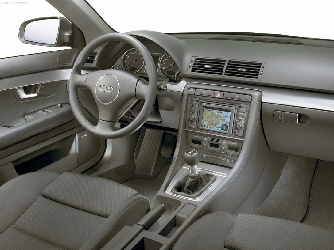 1592364-Audi-A4 5.jpg