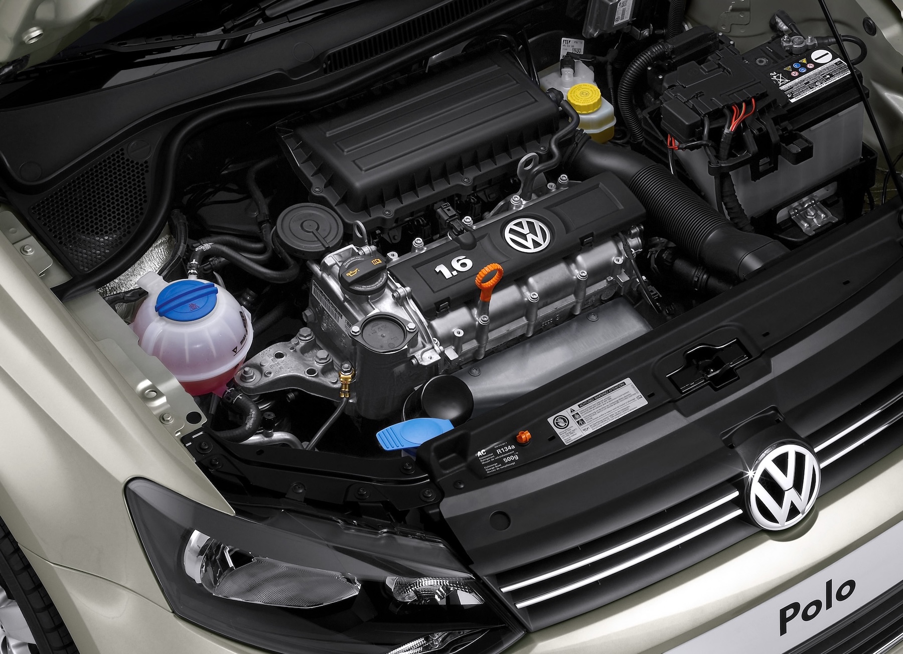 1575154_volkswagen_polo_sedan.jpg
