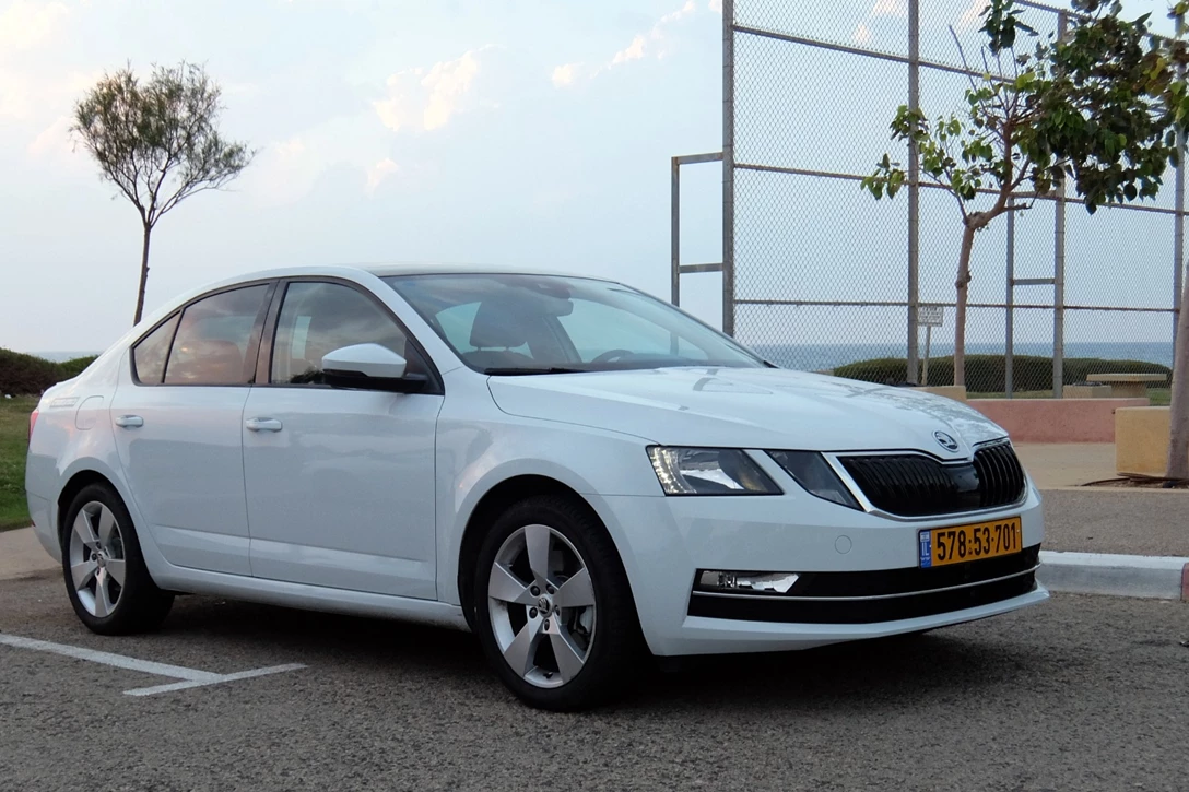 1609192-3-סקודה אוקטביה 2 ליטר מבחן דרכים (2).JPG