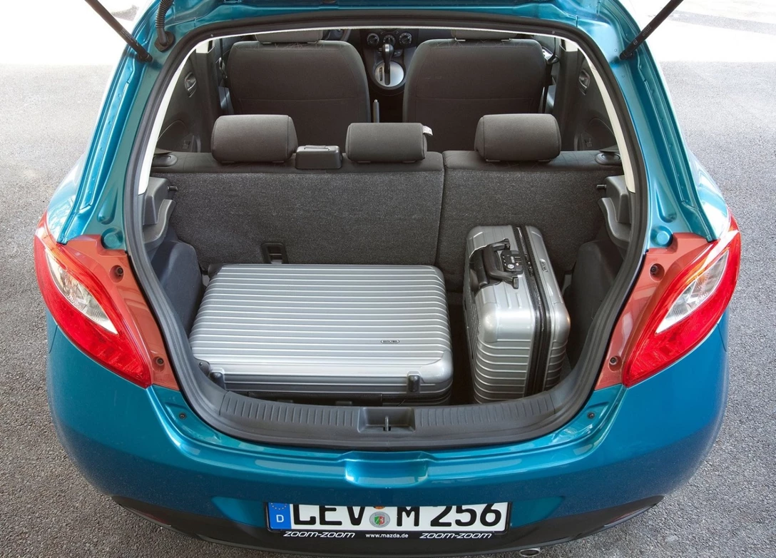 1593751-Mazda-2 6.jpg