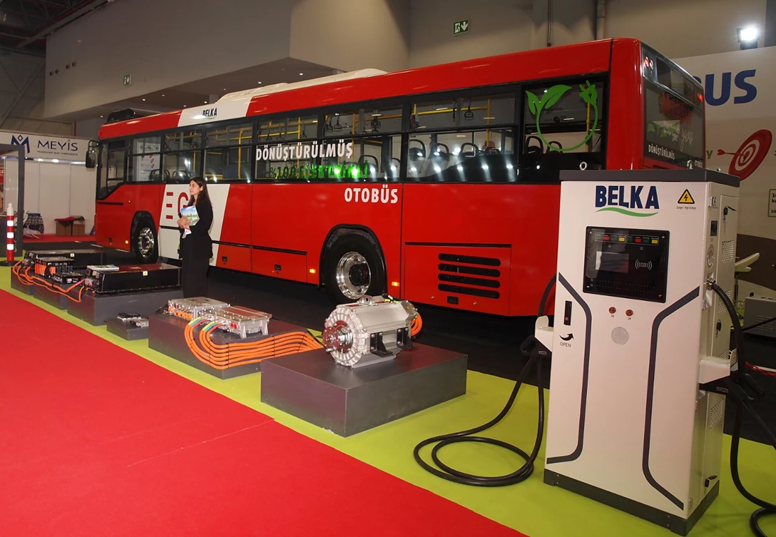 1662440-Electric converted bus by Belka.JPG