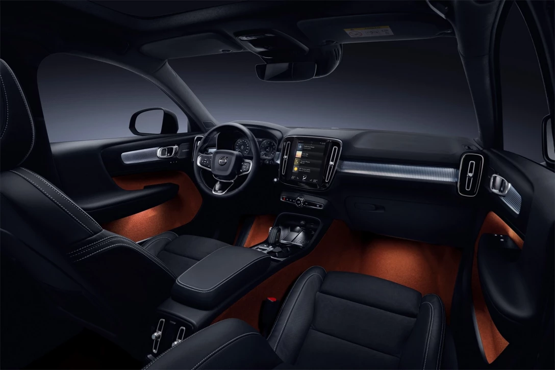 1591110-213042_New_Volvo_XC40_interior.jpg