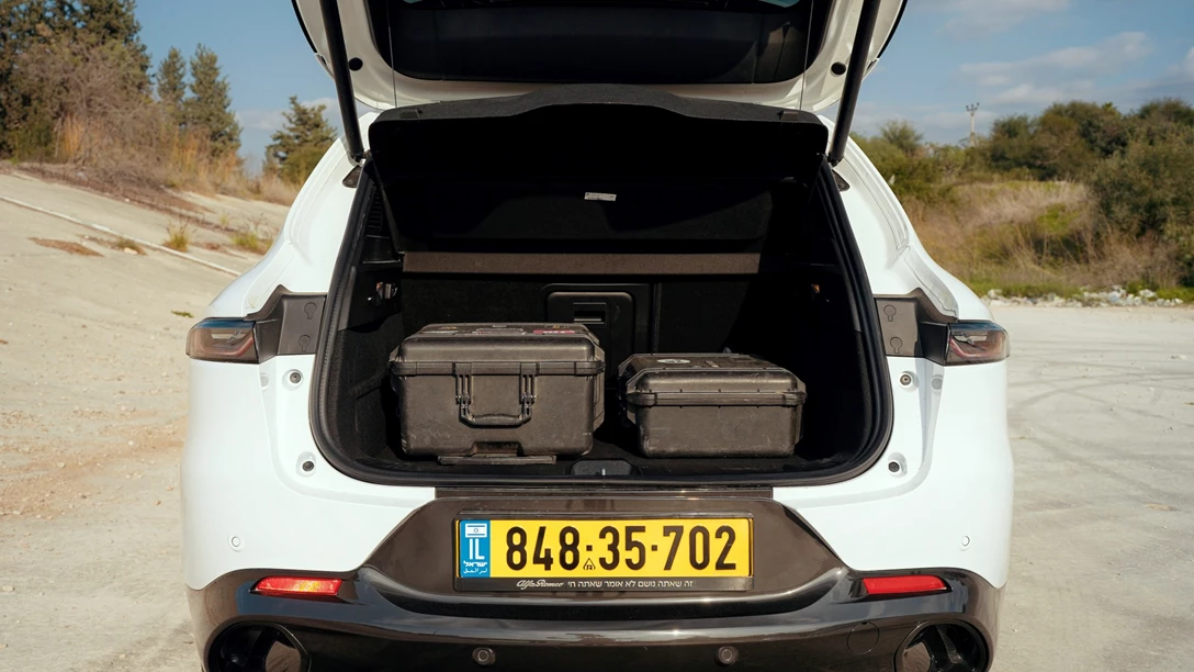 1676522-Alfa Romeo Tonale 2023.01_53_09_14.Still077 copy.jpg