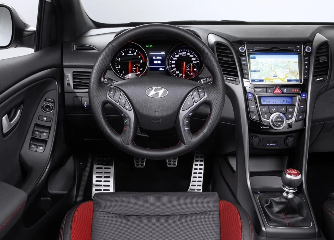 1645622-Hyundai-i30_Turbo-2015-1600-1d (1).jpg