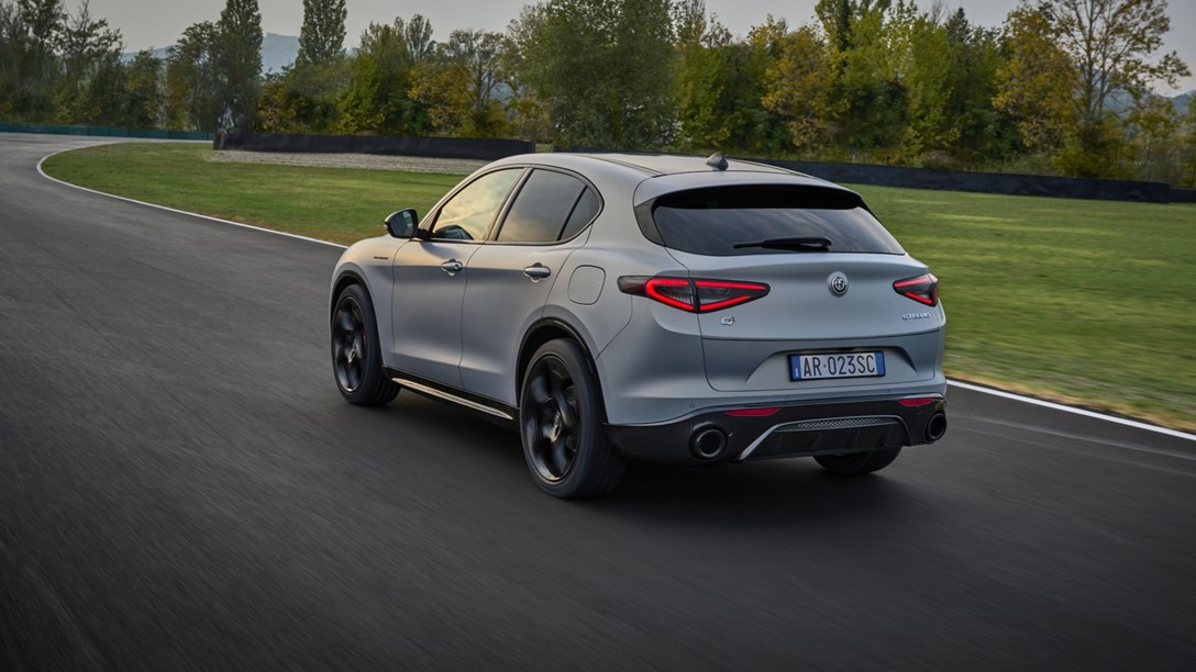 1693187-NewStelvio_Dynamics (3)-min.jpeg