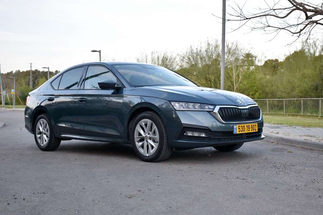 1642934-סקודה אוקטביה - 2.jpeg
