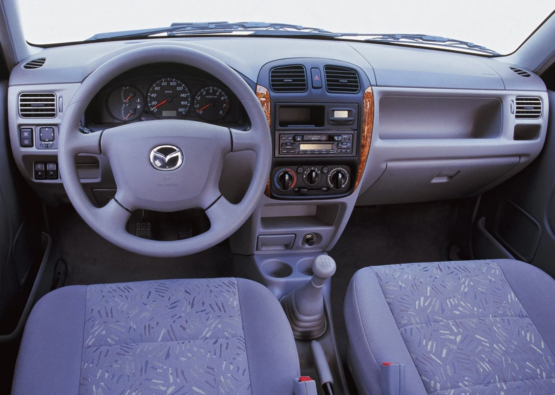 1598416-Mazda-Demio-2000-1600-15.jpg