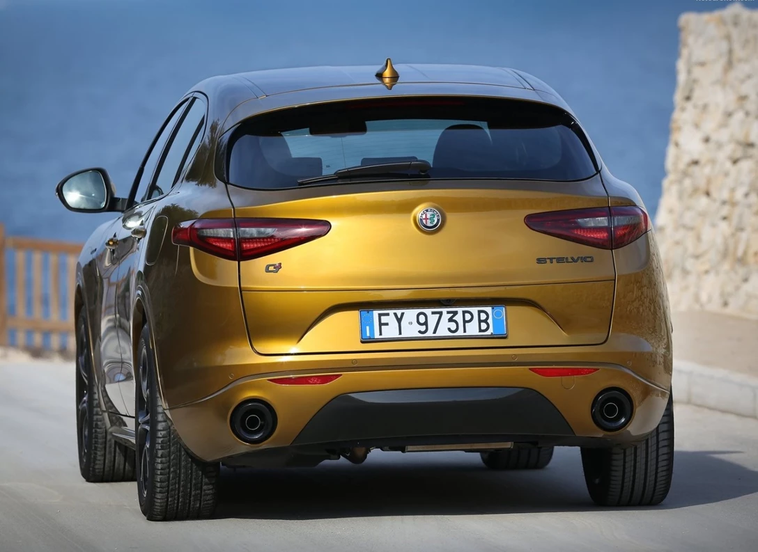 1643745-Alfa_Romeo-Stelvio-2021-02.jpg