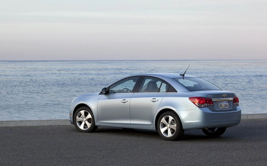 1700142-Chevrolet-Cruze-2011-1280-0fc7294c8957385f3b6515dc4542162848.jpg
