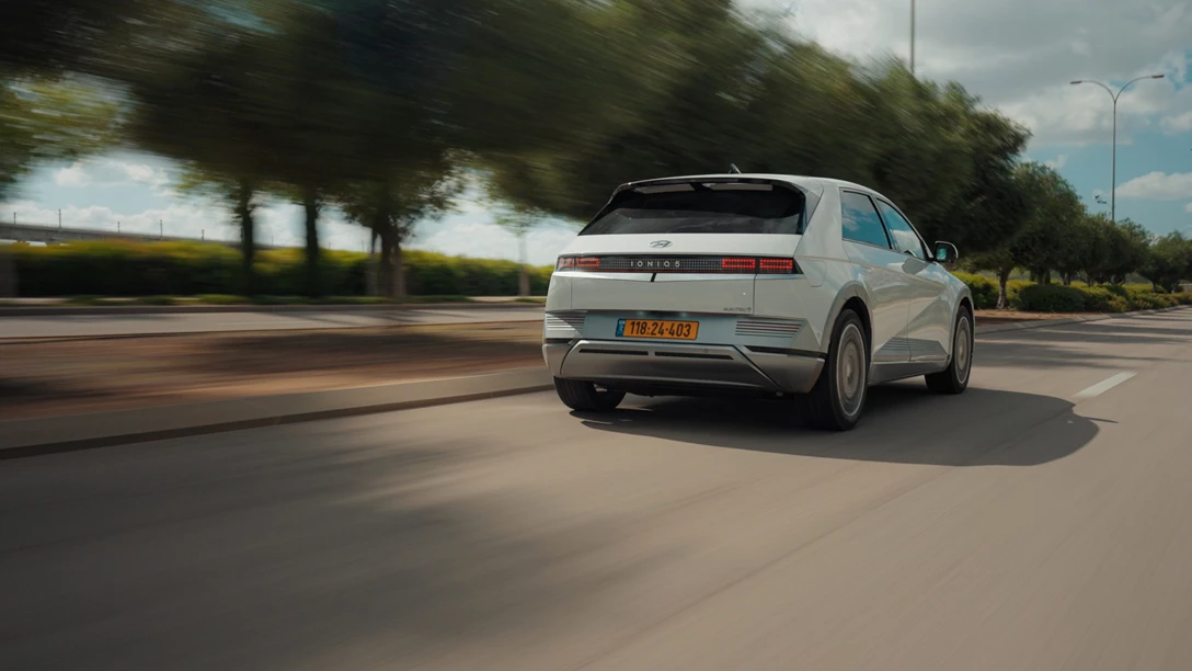 1681768-Hyundai IONIQ 5 vs Skoda Enyaq vs KIA EV6 vs TOYOTA BZ4X - 2023.01_40_51_20.Still182 copy.jpg