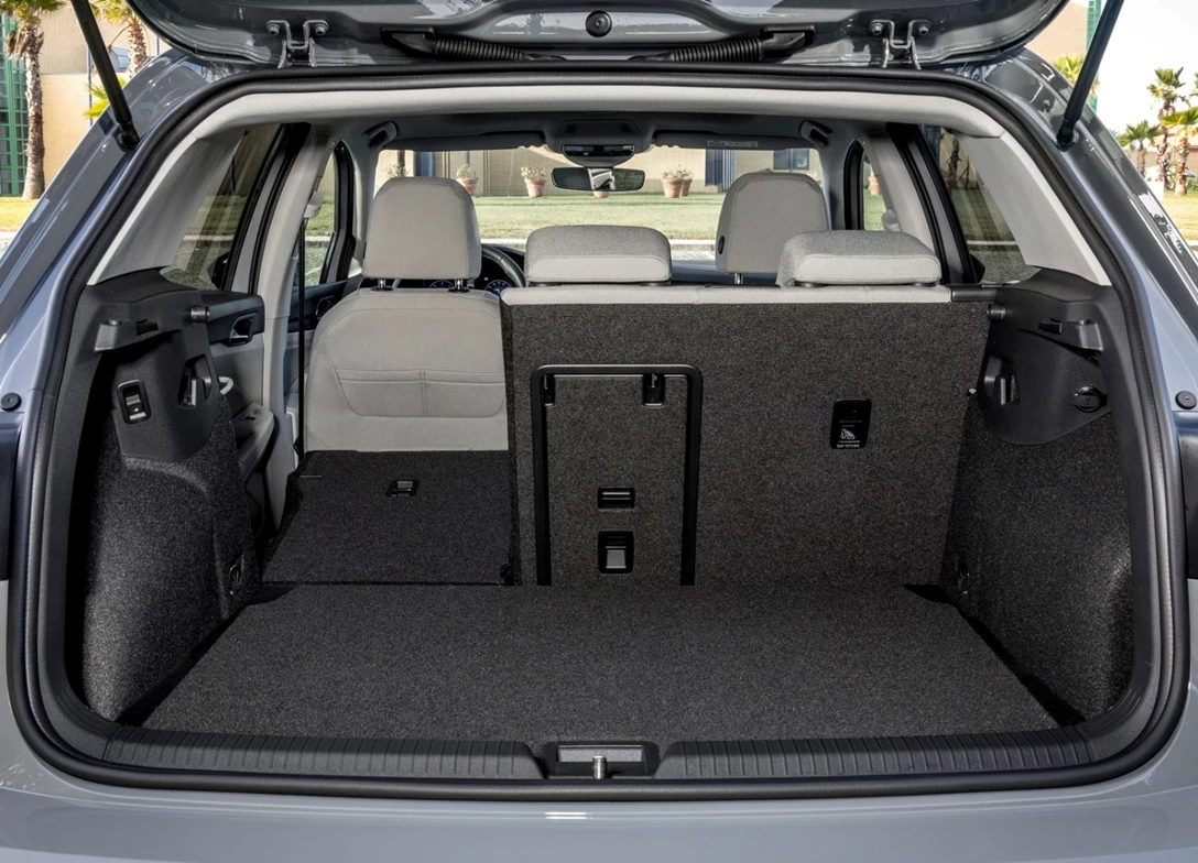 1693224-Volkswagen-Golf-2024-10.jpg