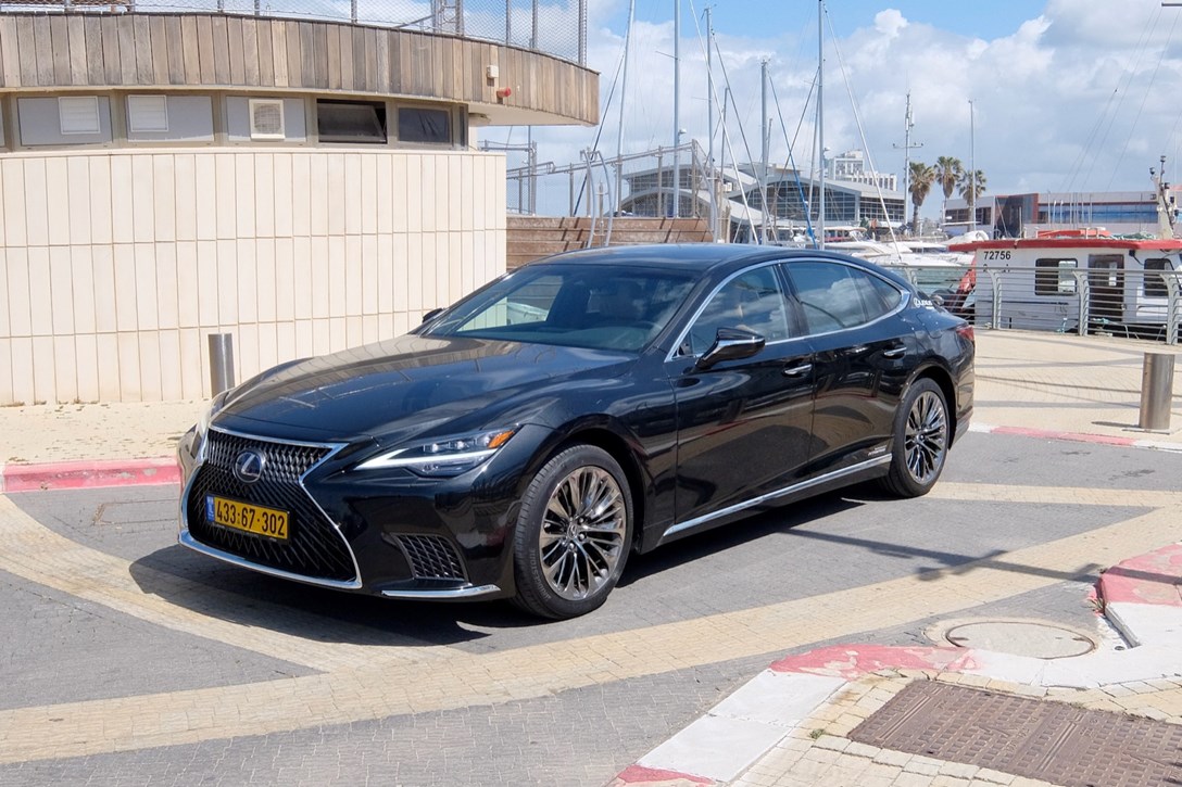 1643082-לקסוס LS מבחן דרכים - 3.jpeg