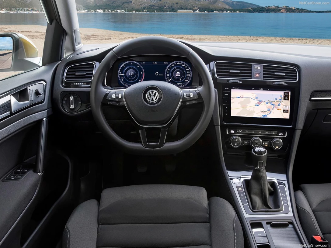 1588131-Volkswagen-Golf 3.jpg