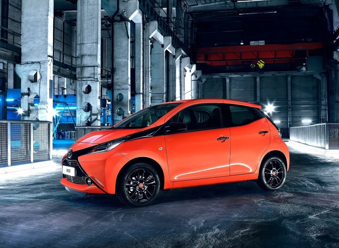 1648212-Toyota-Aygo-2016-04.jpg