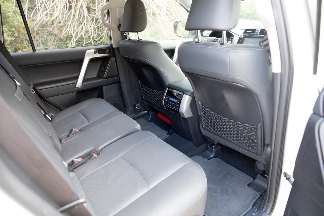 1596324-טויוטה לנד קרוזר 2018 (5).jpg