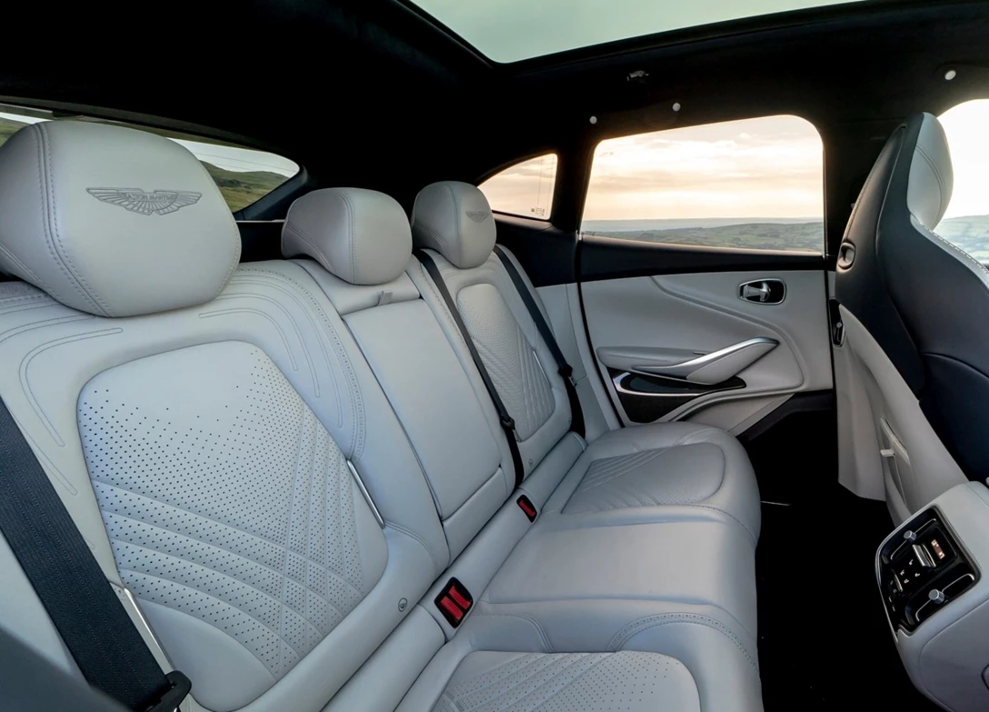 1700350-Aston_Martin-DBX-2024-11.jpg
