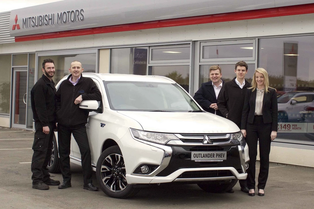 1594557-מיצובישי הוט (1).jpg