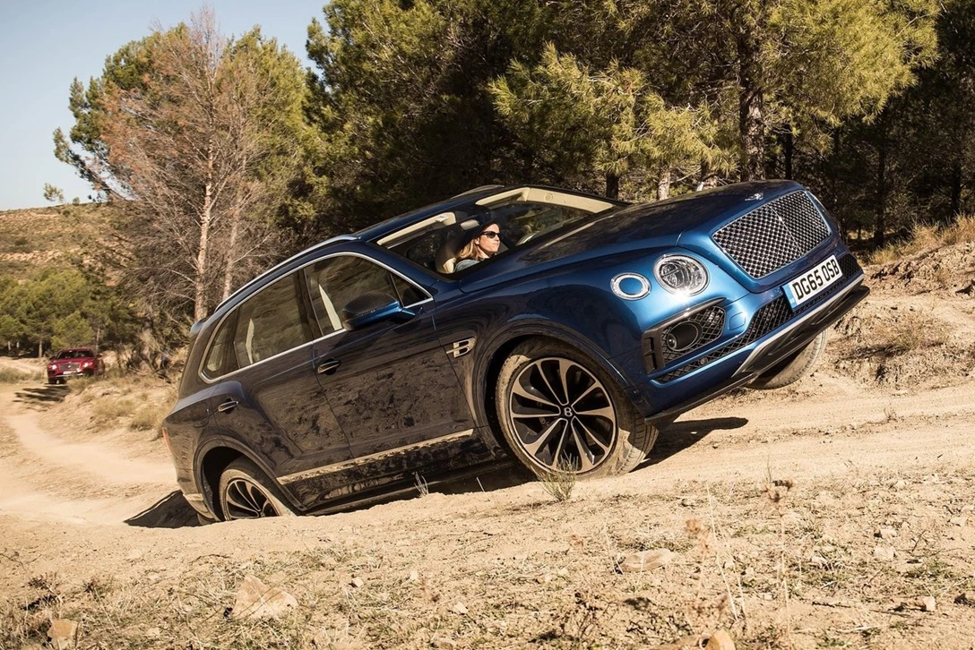 1632245-בנטלי בנטאייגה (1).jpg