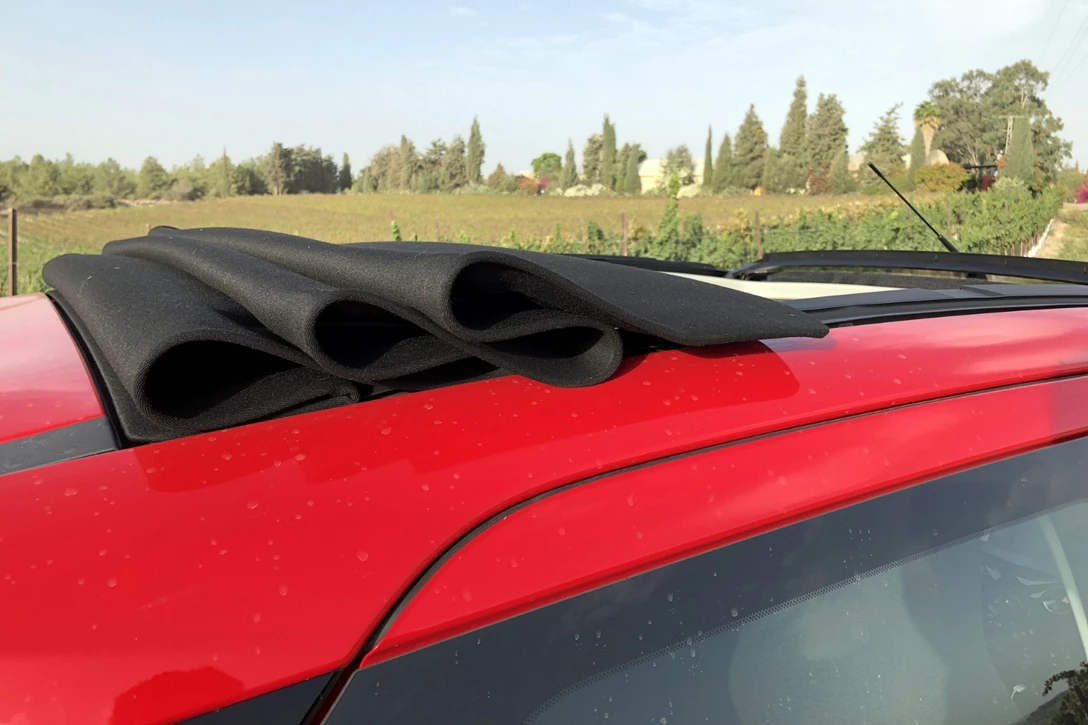 1606427-טויוטה אייגו מתיחת פנים גג נפתח (9).jpg