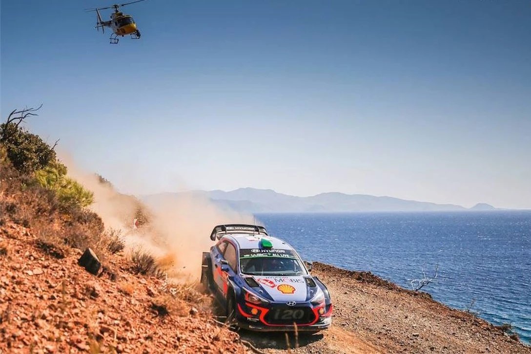 1603897-פאדון סולל את דרכו לפודיום הראשון של העונה.jpg