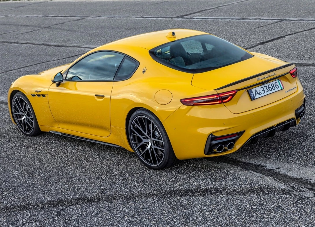 1687514-Maserati-GranTurismo-2023-03.jpg