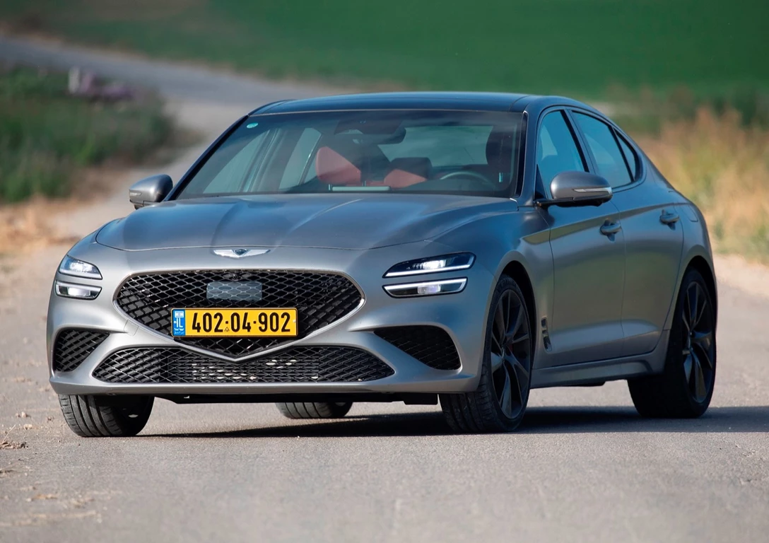 1662518-Genesis-G70-2022-06.jpg