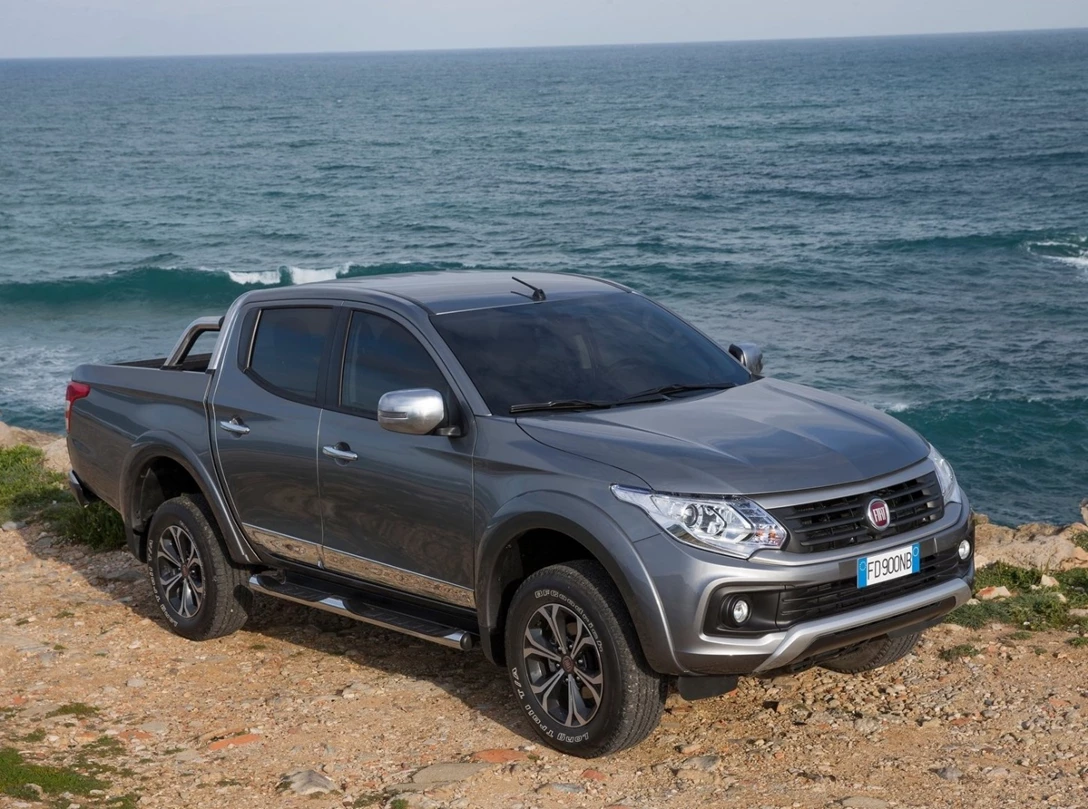 1612565-Fiat-Fullback-2016-1600-02.jpg