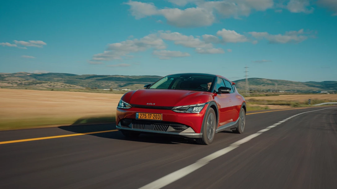 1681677-Hyundai IONIQ 5 vs Skoda Enyaq vs KIA EV6 vs TOYOTA BZ4X - 2023.02_49_10_18.Still245 copy.jpg