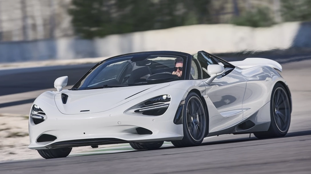 1681617-Small-14898-McLaren750SSpider.jpg