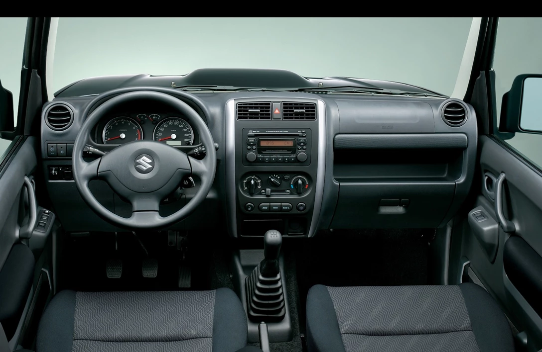 1594147-Suzuki Jimny_interior_MY2012 (L).jpg