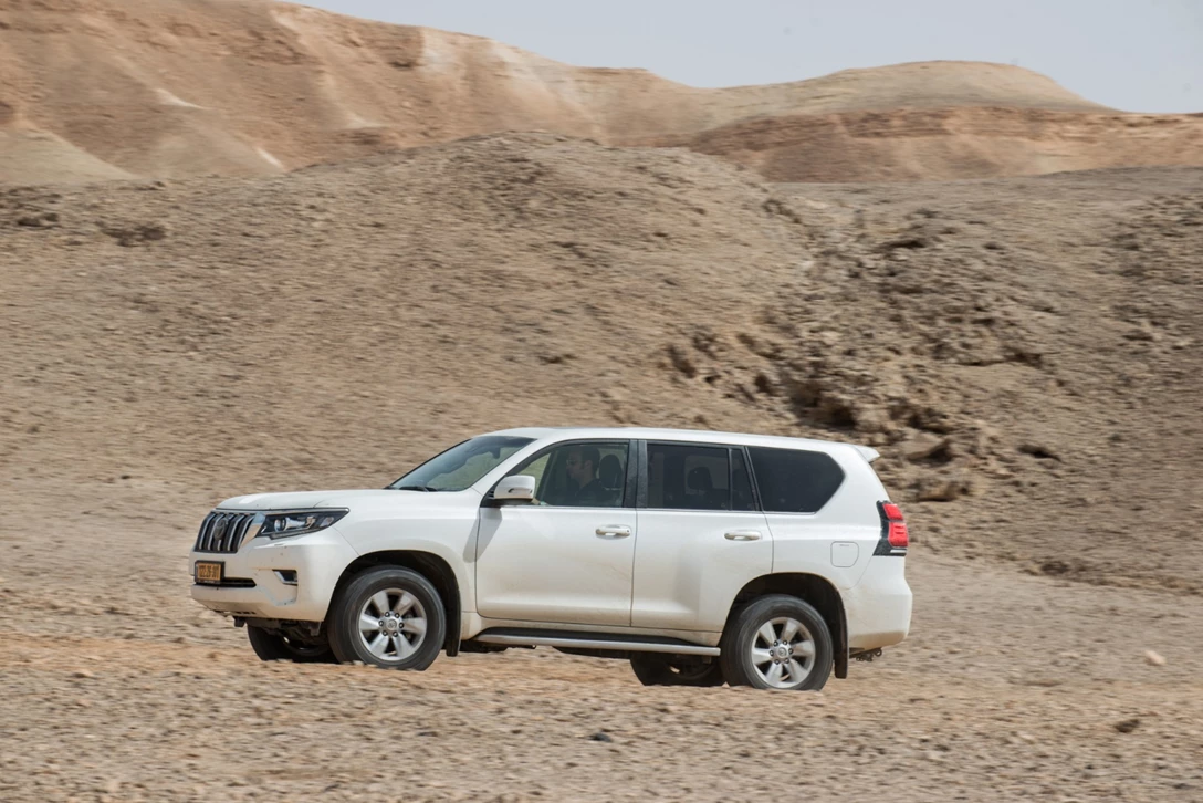 1601920-טויוטה לנדקרוזר (2).jpg