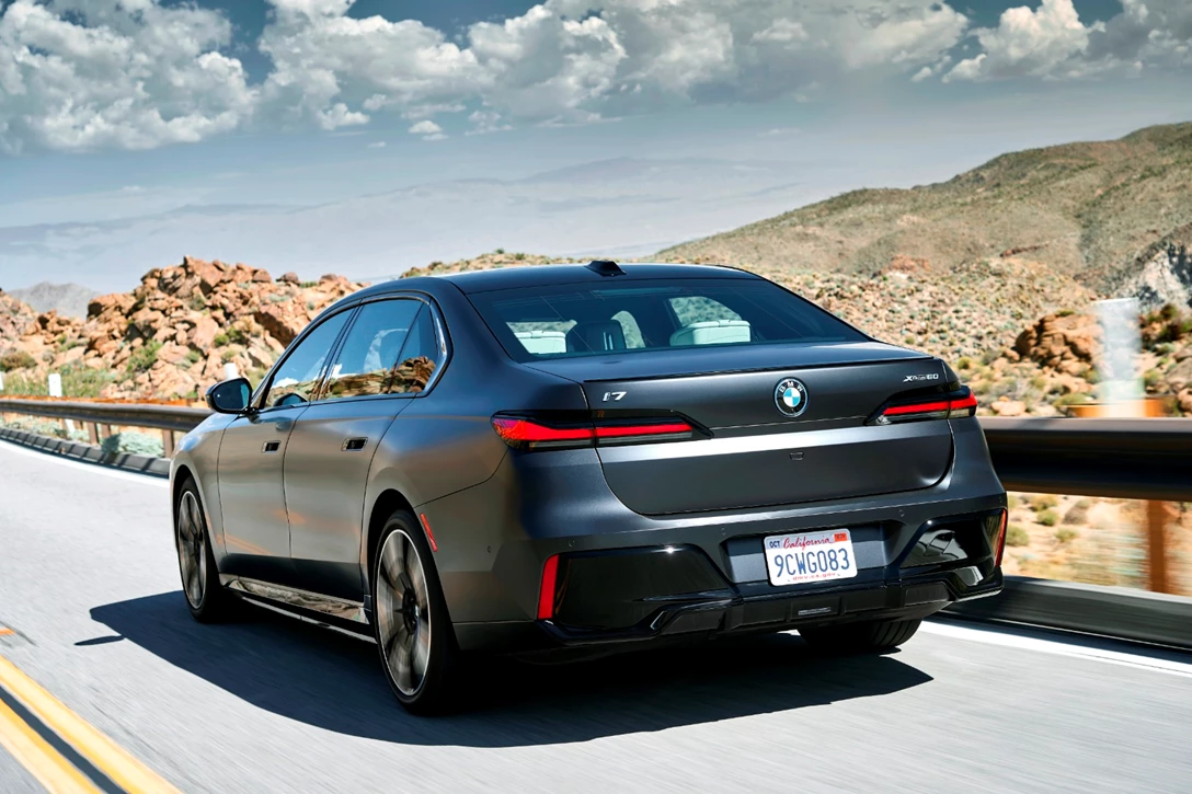 1670782-BMW i7 xDrive60 Frozen Deep Grey_012.JPG