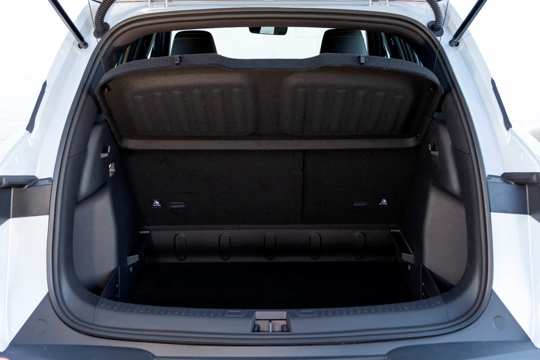 1706613-Atto 2_Hiking green_interior_18.jpg