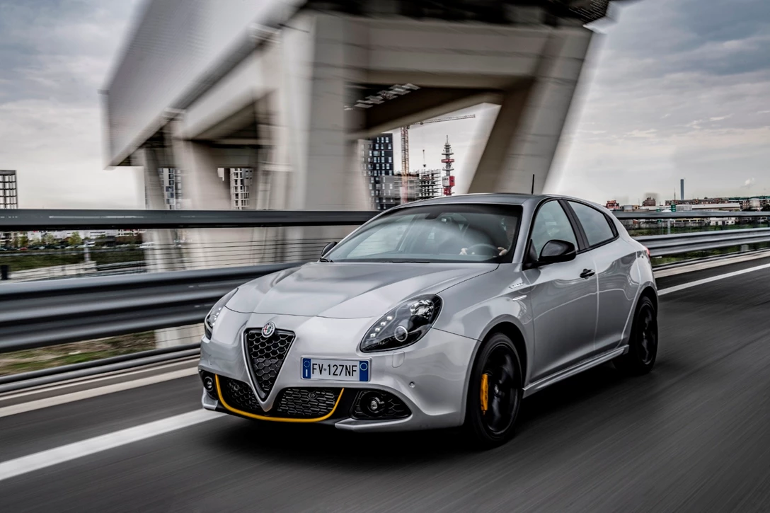 1614792-190410_Alfa-Romeo_Giulietta-Veloce_03.jpg