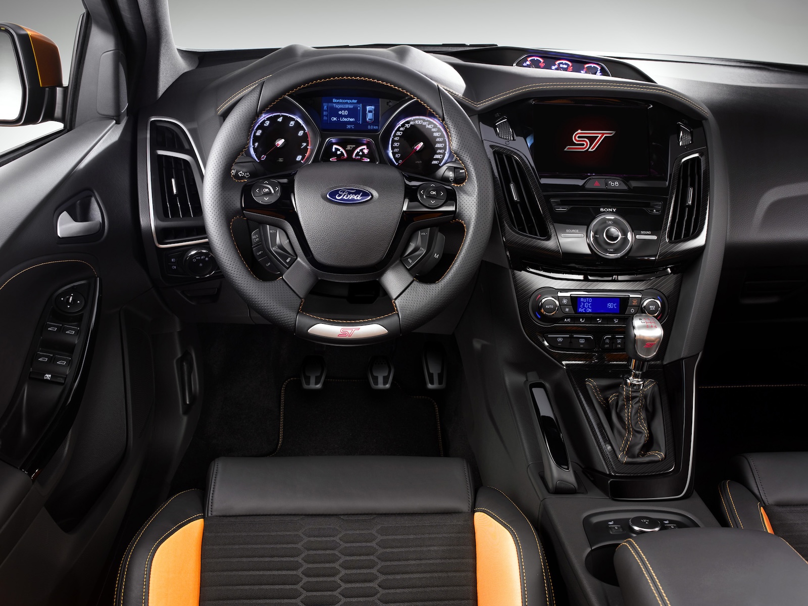 1575494_ford_focus_5.jpg
