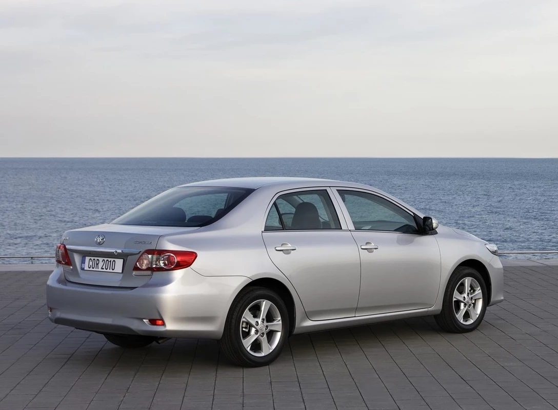 1652760-Toyota-Corolla-2010-03.jpg