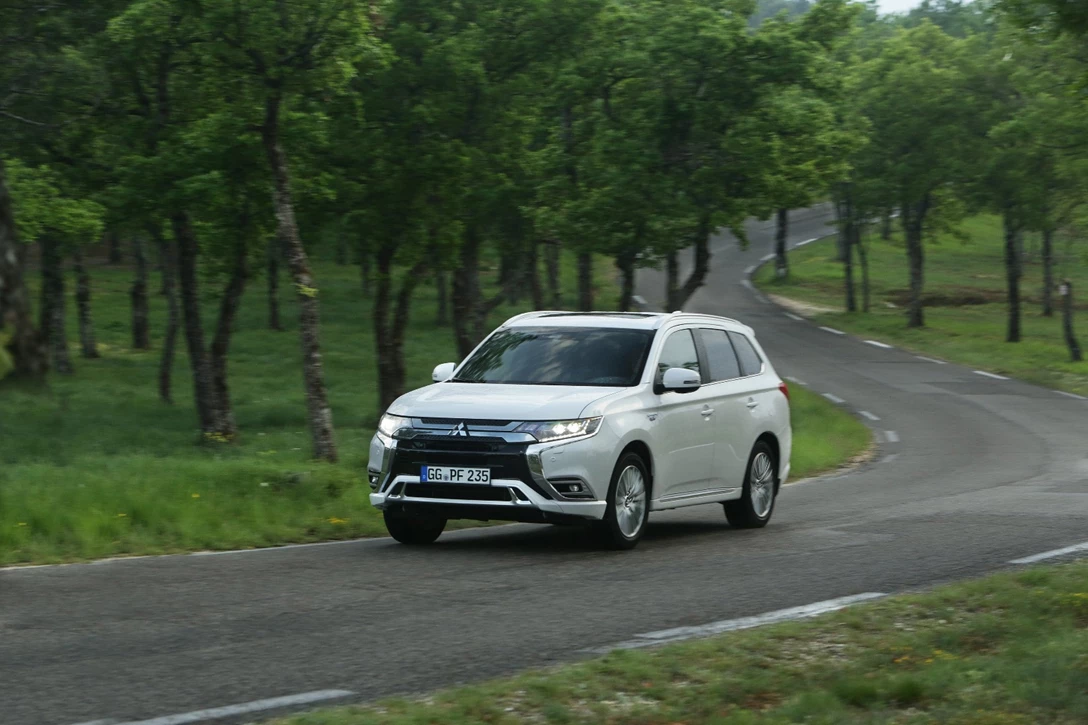 1597670-מיצובישי אאוטלנדר PHEV - השקה (9).jpg