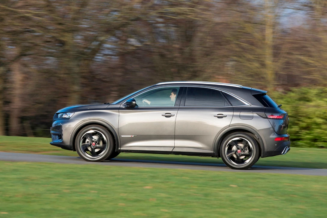 1606953-DS 7 CROSSBACK - PERFORMANCE Line (F).jpg