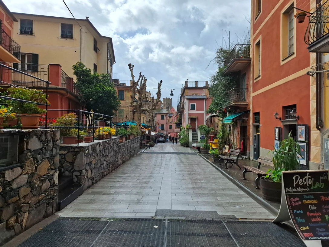 1708326-MONTEROSSO.jpg